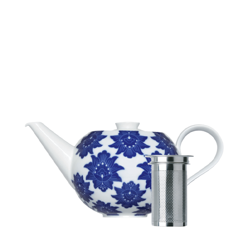 Teapot with tea strainer